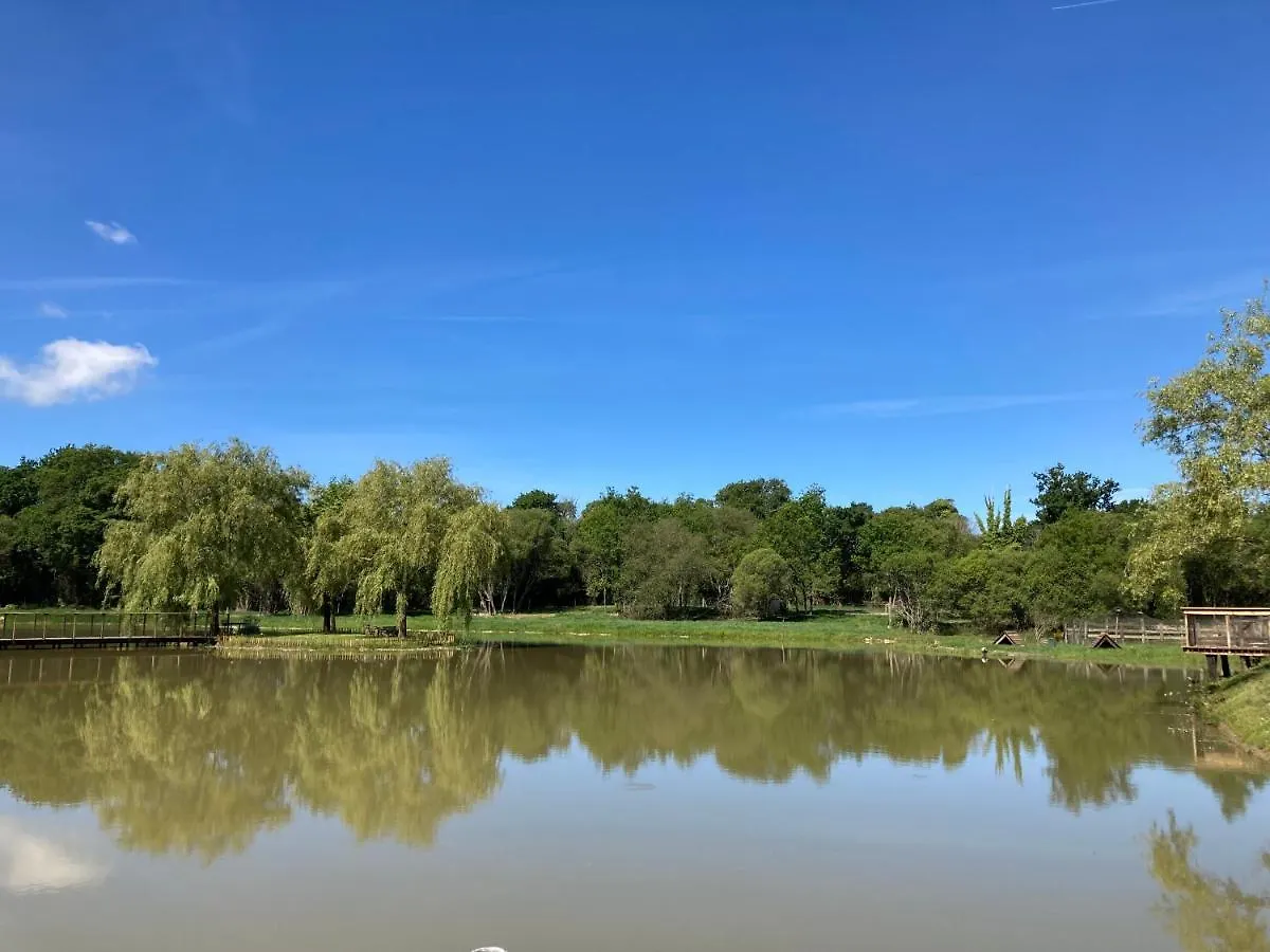 Ecolodge Charles Ashton Hebergement Insolite Sur L'Eau Sarzeau France