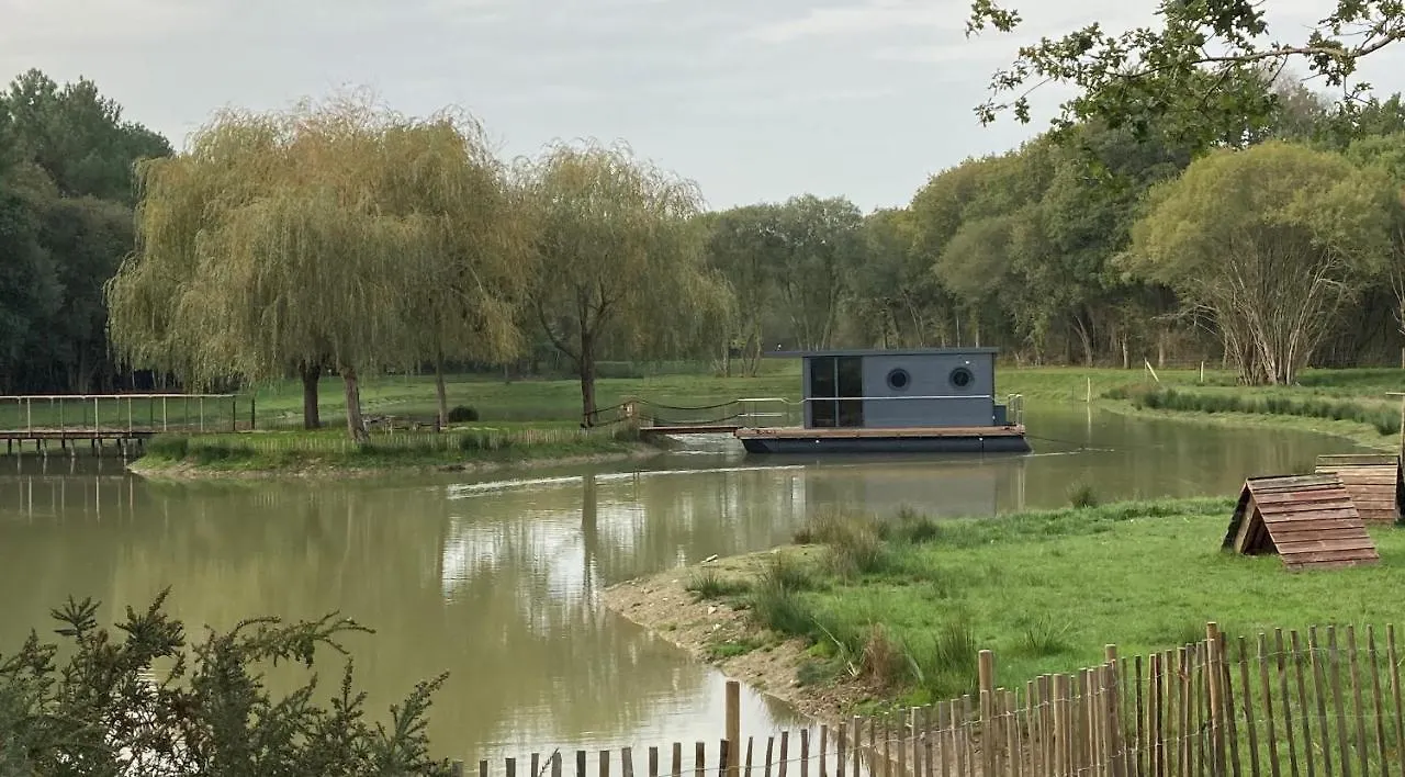 Ecolodge Charles Ashton Hebergement Insolite Sur L'Eau Sarzeau France