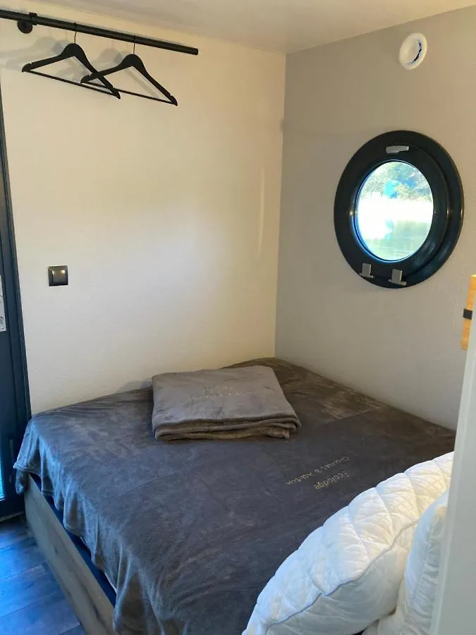 Ecolodge Charles Ashton Hebergement Insolite Sur L'Eau Sarzeau France