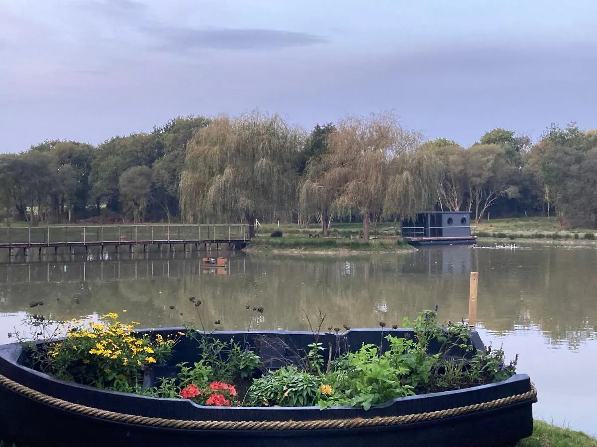 Ecolodge Charles Ashton Hebergement Insolite Sur L'Eau Sarzeau 0*,  France